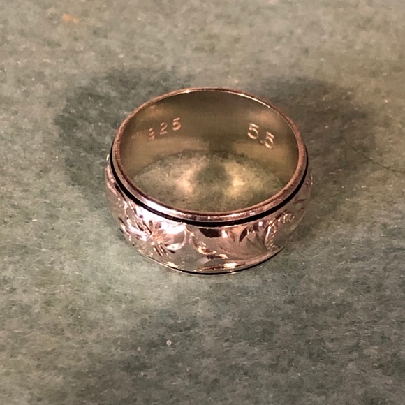 Hawaiian Heirloom Carved Black Enameled Band Ring - Picture 5 of 8